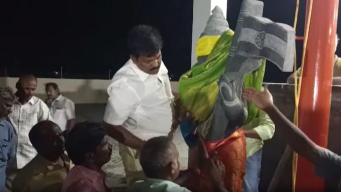 tamil nadu bjp office bharat mata statue removed